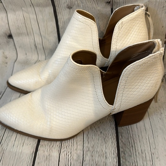 Apt.9 white faux snakeskin heeled booties - Picture 3 of 7
